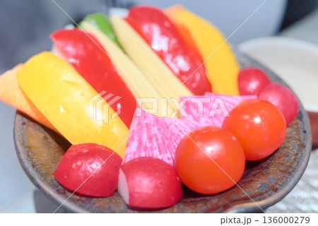 彩り野菜の前菜プレートと生食野菜盛り 彩り野菜の前菜プレートと生食野菜盛り 136000279