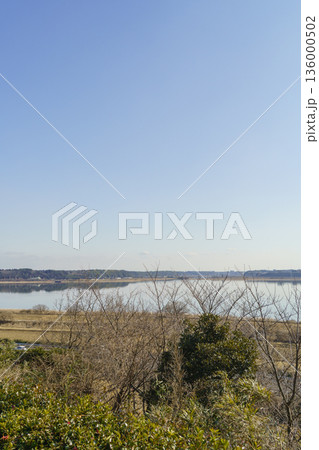 【千葉県】千葉県立印旛沼公園・展望台付近からみた印旛沼(西印旛沼) 136000502