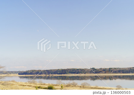 【千葉県】千葉県立印旛沼公園・展望台付近からみた印旛沼(西印旛沼) 【千葉県】千葉県立印旛沼公園・展望台付近からみた印旛沼(西印旛沼) 136000503
