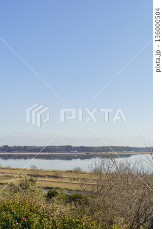 【千葉県】千葉県立印旛沼公園・展望台付近からみた印旛沼(西印旛沼) 136000504