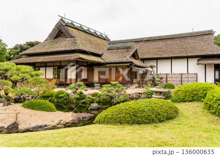 元禄文化の庭園 後楽園 延養亭(岡山藩主池田氏による造営の大名庭園)日本三名園 元禄文化の庭園 後楽園 延養亭(岡山藩主池田氏による造営の大名庭園)日本三名園 136000635