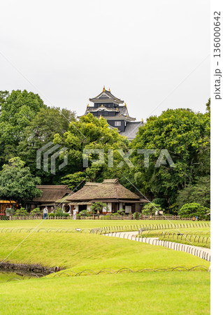 元禄文化の庭園　後楽園　延養亭からの眺め岡山城（岡山藩主池田氏による造営の大名庭園）日本三名園 136000642