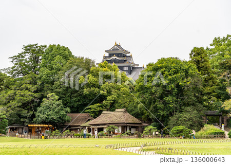 元禄文化の庭園　後楽園　延養亭からの眺め岡山城（岡山藩主池田氏による造営の大名庭園）日本三名園 136000643
