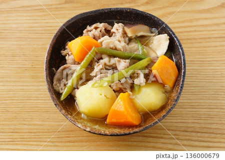 肉じゃが 和食 肉じゃが 和食 136000679