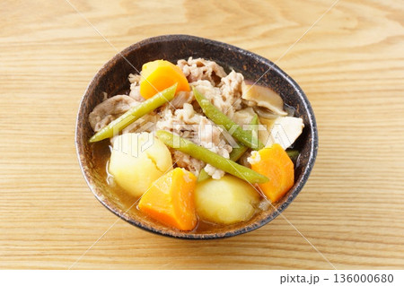 肉じゃが 和食 肉じゃが 和食 136000680