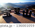 宝登山頂上にある奥の院とテラス/展望台から見た冬景色 136001059