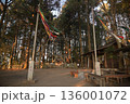 宝登山頂上にある奥の院とテラス/展望台から見た冬景色 136001072