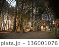 宝登山頂上にある奥の院とテラス/展望台から見た冬景色 136001076