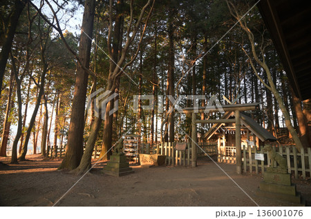 宝登山頂上にある奥の院とテラス/展望台から見た冬景色 宝登山頂上にある奥の院とテラス/展望台から見た冬景色 136001076