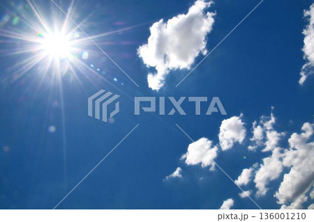 夏空と雲と太陽 夏空と雲と太陽 136001210