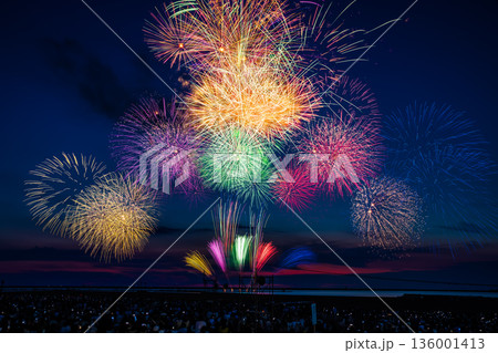 ぎおん柏崎まつり海の大花火大会　オープニングスターマイン 136001413