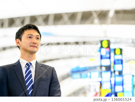 空港スタッフの上半身ポートレート ■撮影協力:関西国際空港(KIX) 空港スタッフの上半身ポートレート ■撮影協力:関西国際空港(KIX) 136001524