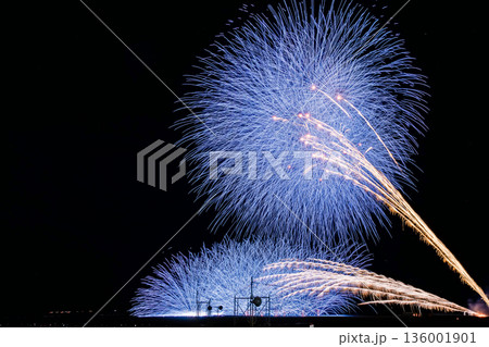 ぎおん柏崎まつり海の大花火大会 スターマイン ぎおん柏崎まつり海の大花火大会 スターマイン 136001901