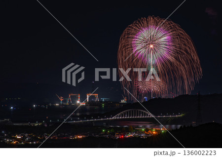 伊万里港の夜景と伊万里湾大花火 136002223