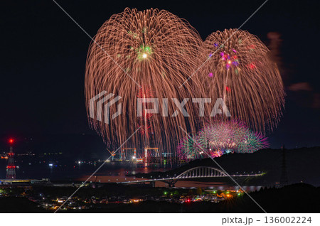 伊万里港の夜景と伊万里湾大花火 136002224