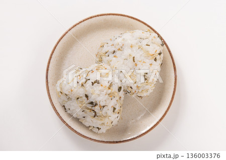 おにぎり(しらす 昆布 ごま) おにぎり(しらす 昆布 ごま) 136003376