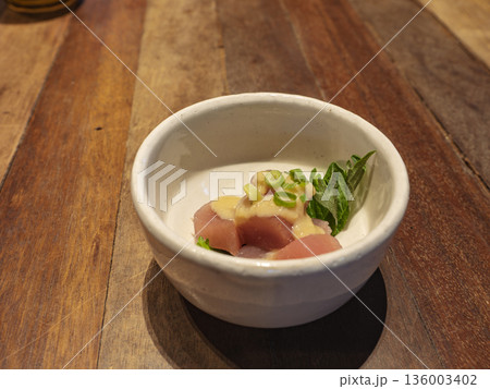 とろける旨味。マグロの白味噌カルパッチョ 136003402