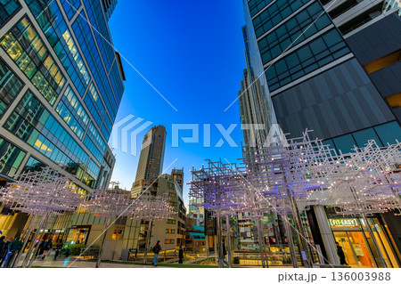 東京 渋谷区 渋谷サクラステージの夜景(にぎわいSTAGE) 東京 渋谷区 渋谷サクラステージの夜景(にぎわいSTAGE) 136003988