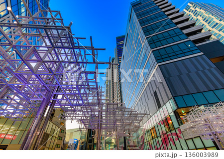 東京 渋谷区 渋谷サクラステージの夜景(にぎわいSTAGE) 東京 渋谷区 渋谷サクラステージの夜景(にぎわいSTAGE) 136003989