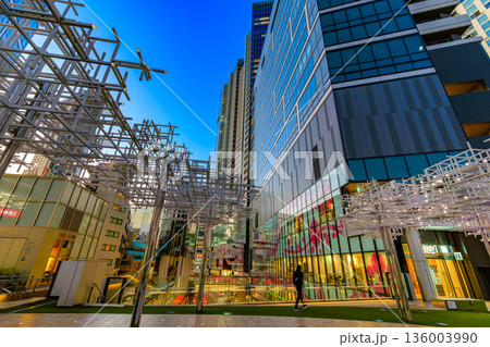 東京 渋谷区 渋谷サクラステージの夜景(にぎわいSTAGE) 東京 渋谷区 渋谷サクラステージの夜景(にぎわいSTAGE) 136003990