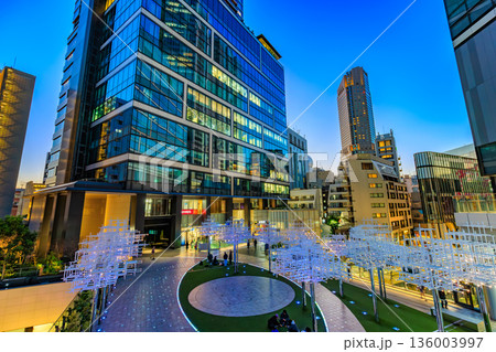東京 渋谷区 渋谷サクラステージの夜景(にぎわいSTAGE) 東京 渋谷区 渋谷サクラステージの夜景(にぎわいSTAGE) 136003997