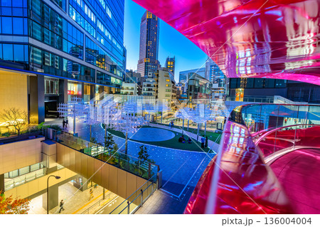 東京 渋谷区 渋谷サクラステージの夜景(にぎわいSTAGE) 東京 渋谷区 渋谷サクラステージの夜景(にぎわいSTAGE) 136004004