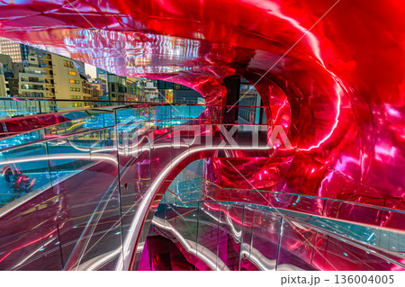 東京 渋谷区 渋谷サクラステージの夜景(にぎわいSTAGE) 東京 渋谷区 渋谷サクラステージの夜景(にぎわいSTAGE) 136004005