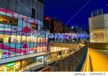 東京 渋谷区 渋谷サクラステージの夜景(にぎわいSTAGE) 東京 渋谷区 渋谷サクラステージの夜景(にぎわいSTAGE) 136004023