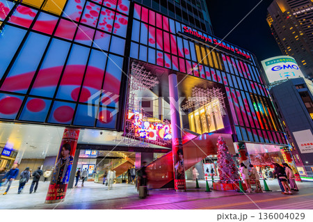 東京 渋谷区 渋谷サクラステージの夜景 東京 渋谷区 渋谷サクラステージの夜景 136004029