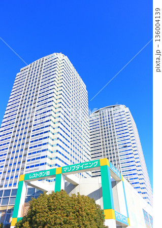 千葉県千葉市、幕張新都心の風景 136004139