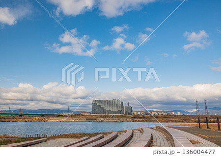 淀川河川公園枚方地区淀川アクアシアターから高槻市方面の景観　枚方市 136004477