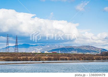 淀川河川公園枚方地区からの高槻市方面の眺め 136004479