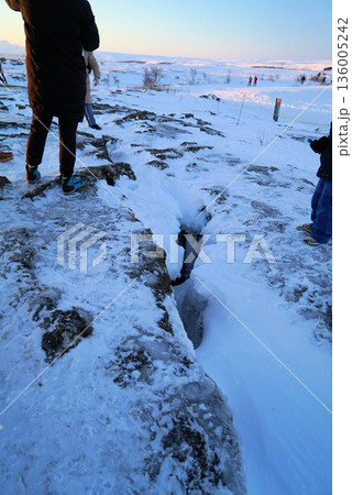 地球の割れ目ギャオ（アイスランド語: gjá）_アイスランド 136005242