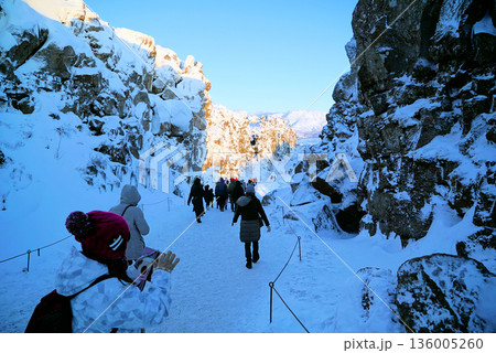 地球の割れ目ギャオ（アイスランド語: gjá）_アイスランド 136005260