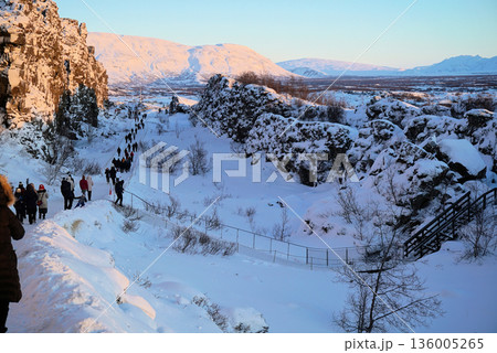 地球の割れ目ギャオ（アイスランド語: gjá）_アイスランド 136005265