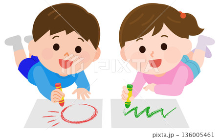 クレヨンで画用紙におえかきする男の子と女の子　イラスト 136005461