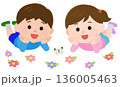 花畑で寝そべる男の子と女の子　イラスト 136005463