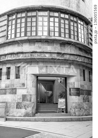 日本橋ダイヤビルディング（三菱倉庫江戸橋倉庫ビル）船体をイメージした近代建築の傑作　新聞、雑誌用 136005569