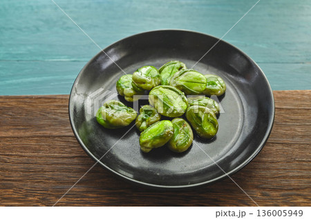 空豆の蒸し焼き 空豆の蒸し焼き 136005949