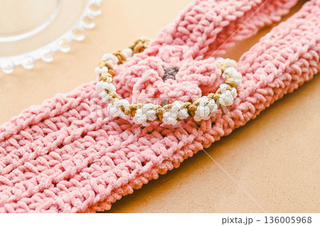 手編みのiphoneポケットと肉球ストラップ 136005968