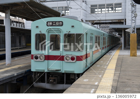 2016年当時の西鉄二日市駅に停車している電車 2016年当時の西鉄二日市駅に停車している電車 136005972