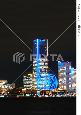 横浜みなとみらいの夜景 136006165