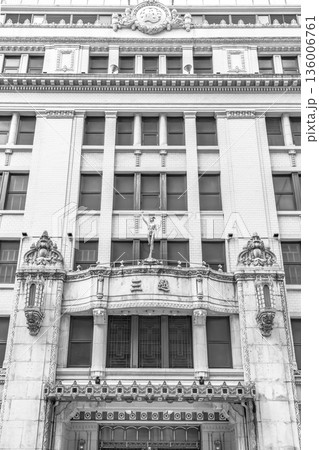 日本橋三越本店本館（重要文化財）三越伊勢丹ホールディングスの老舗百貨店　新聞、雑誌用 136006761