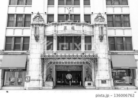 日本橋三越本店本館（重要文化財）三越伊勢丹ホールディングスの老舗百貨店　新聞、雑誌用 136006762