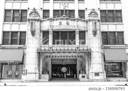 日本橋三越本店本館（重要文化財）三越伊勢丹ホールディングスの老舗百貨店　新聞、雑誌用 136006763