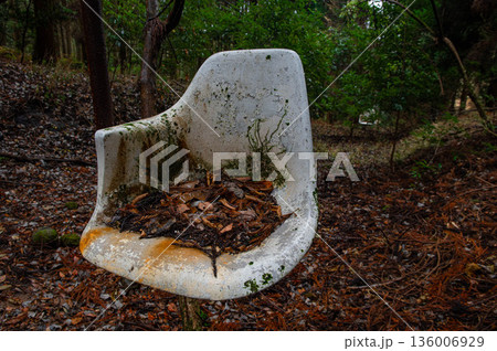 船原山の登山道付近に残るリフト跡 136006929