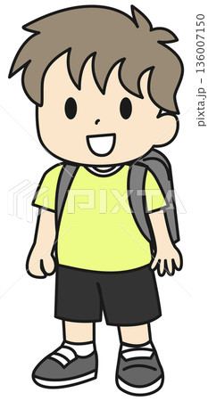 ランドセルを背負った小学生　男の子 136007150