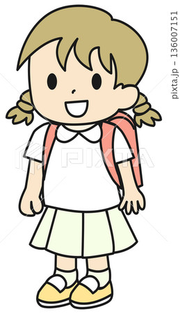 ランドセルを背負った小学生　女の子 136007151