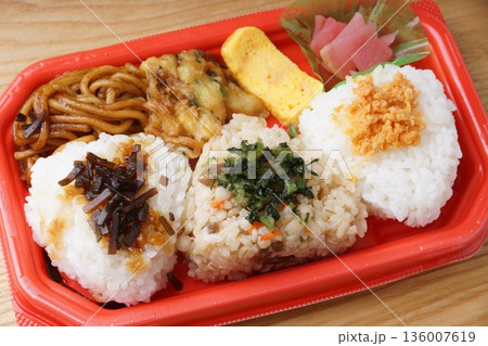 おにぎり弁当 136007619