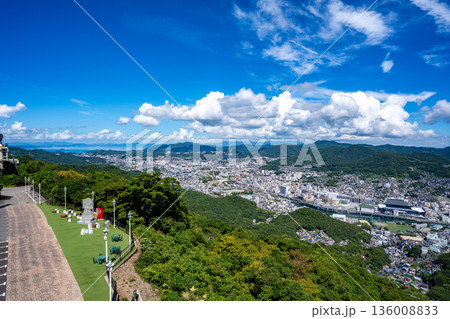 稲佐山山頂展望台から見る長崎市内の風景 稲佐山山頂展望台から見る長崎市内の風景 136008833